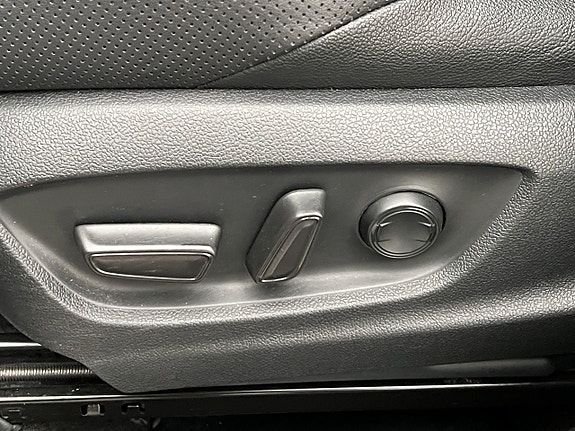 Toyota C-HR 12 of 30