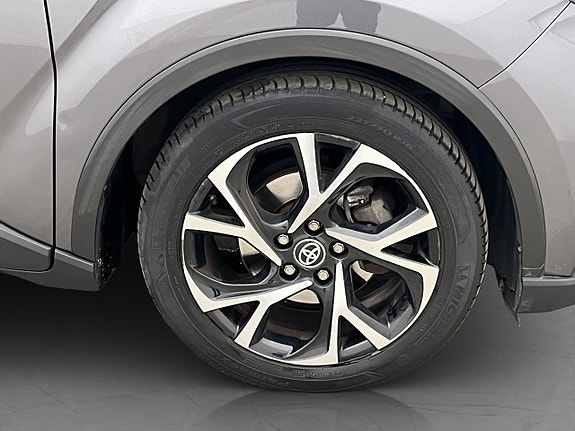 Toyota C-HR 28 of 30