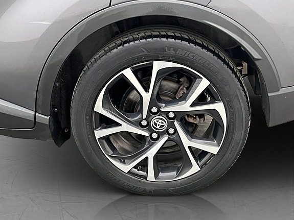 Toyota C-HR 26 of 30
