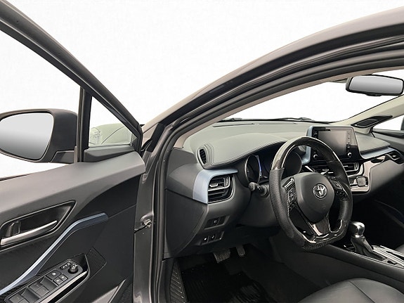 Toyota C-HR 10 of 30