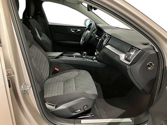 Volvo V60 Cross Country 5 of 15