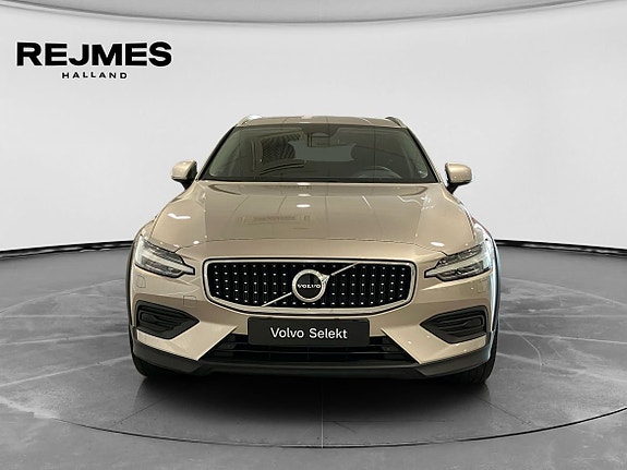 Volvo V60 Cross Country 9 of 15