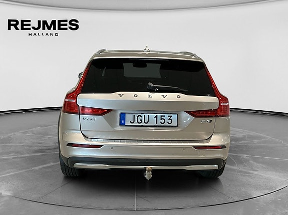 Volvo V60 Cross Country 8 of 15