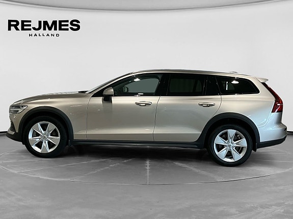 Volvo V60 Cross Country 3 of 15