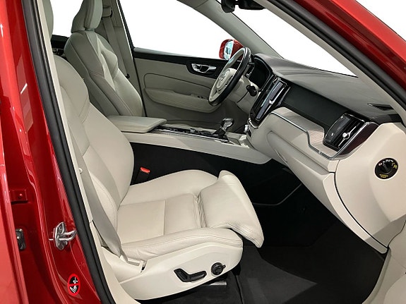 Volvo XC60 10 of 14
