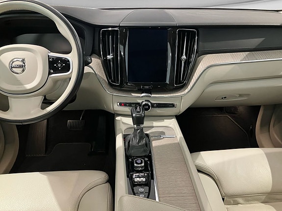 Volvo XC60 8 of 14