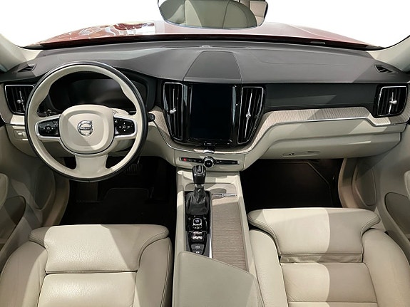 Volvo XC60 11 of 14