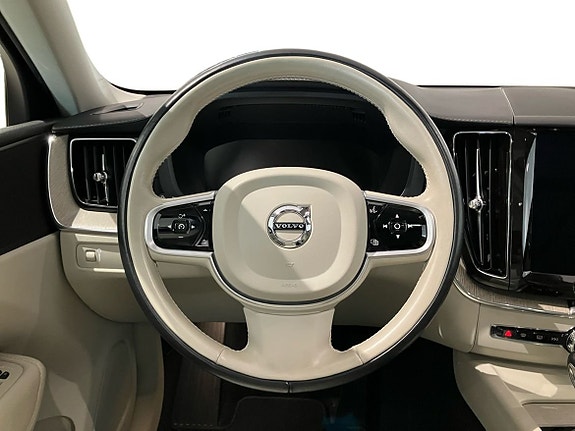 Volvo XC60 5 of 14