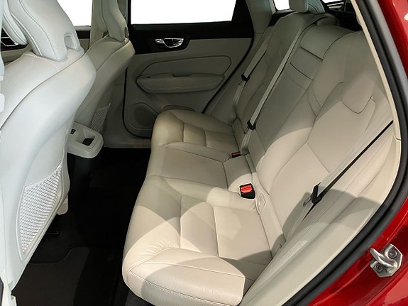 Volvo XC60 12 of 14