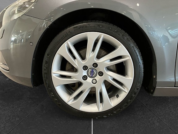 Volvo V40 12 of 13