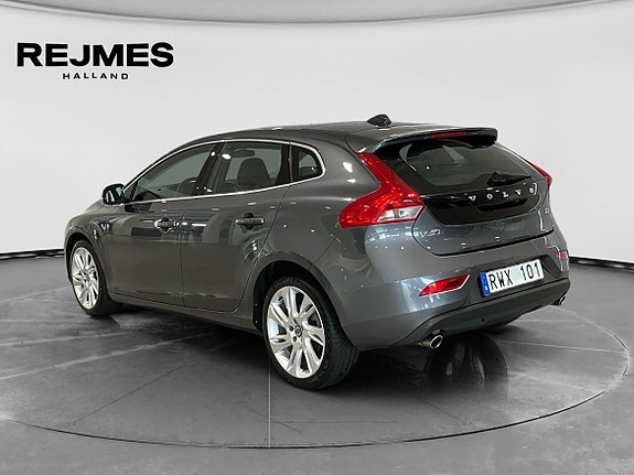 Volvo V40 2 of 13