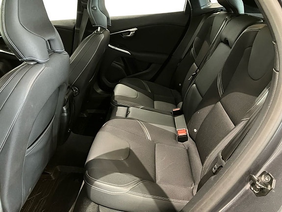 Volvo V40 10 of 13
