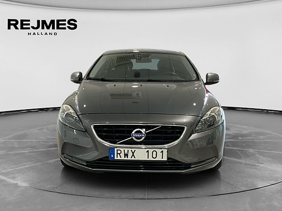 Volvo V40 11 of 13