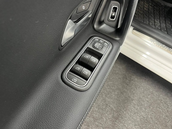 Mercedes-Benz CLA250 e 13 of 24