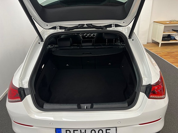 Mercedes-Benz CLA250 e 11 of 24