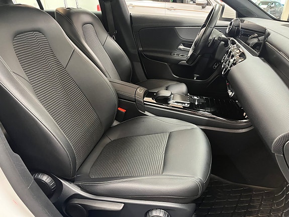 Mercedes-Benz CLA250 e 22 of 24