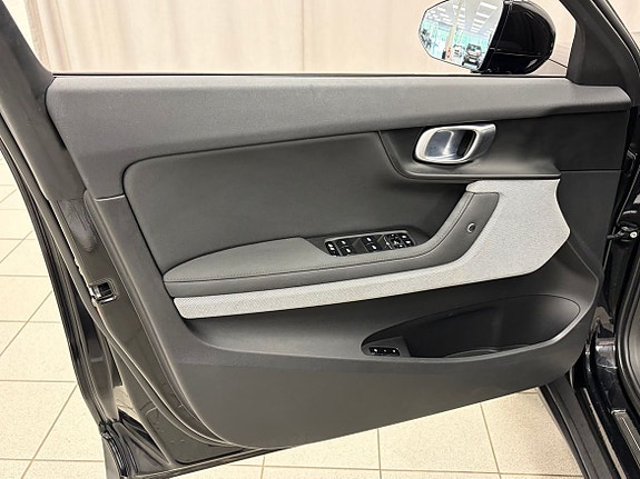 Polestar 2 5 of 22