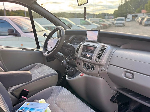 Renault Trafic 7 of 11
