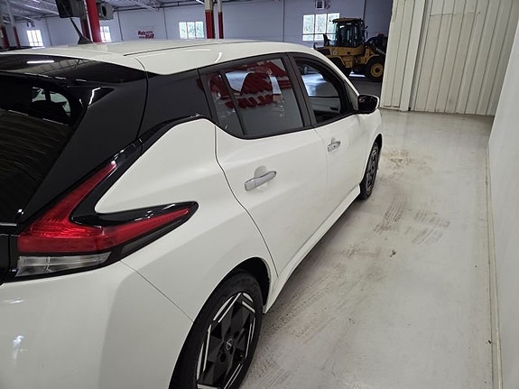 Nissan Leaf 6 of 10