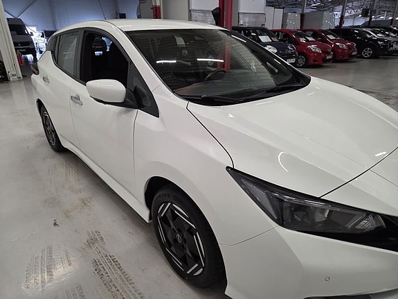 Nissan Leaf 3 of 10