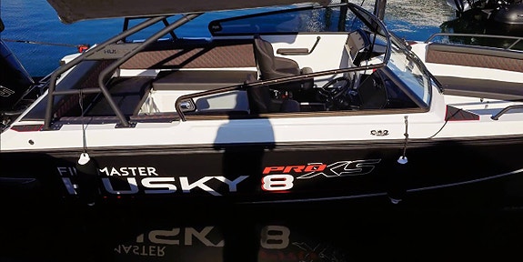 Husky R8 Pro XS med Mercury 300 R V8 elreglage 3 of 4