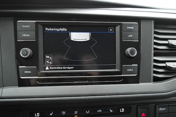 Volkswagen Caravelle 12 of 17