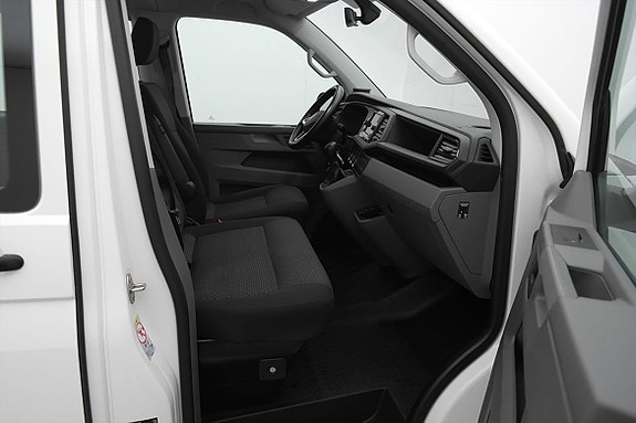 Volkswagen Caravelle 15 of 17