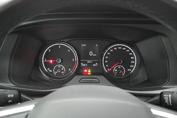 Volkswagen Caravelle 11 of 17