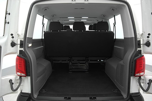 Volkswagen Caravelle 16 of 17