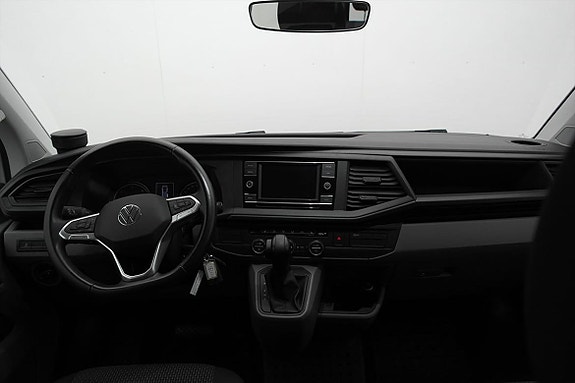 Volkswagen Caravelle 8 of 17