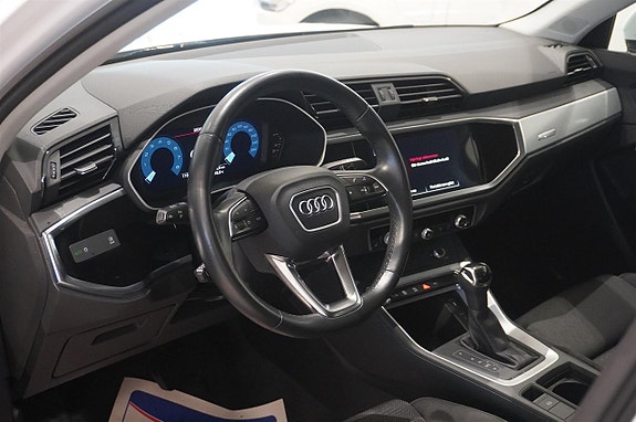 Audi Q3 2 of 11