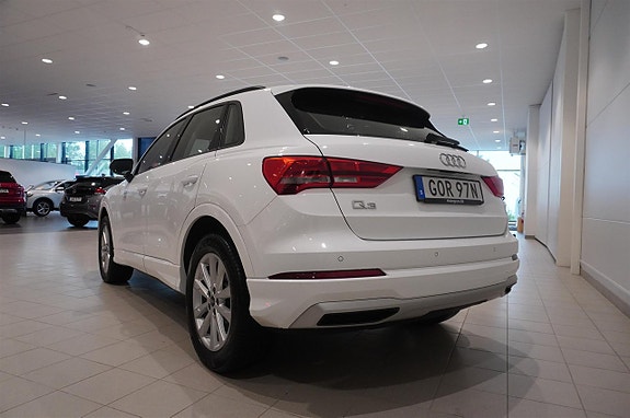 Audi Q3 4 of 11