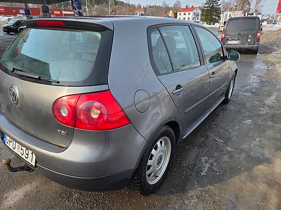 Volkswagen Golf V 5 of 8