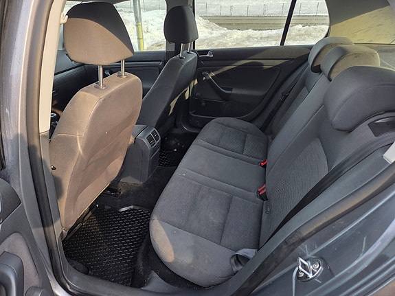 Volkswagen Golf V 8 of 8