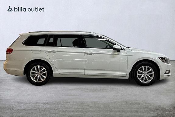 Volkswagen Passat 5 of 30
