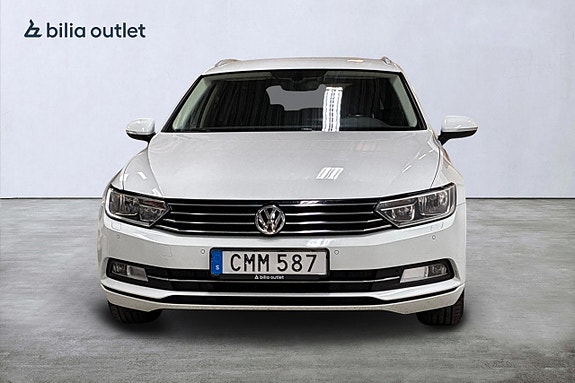 Volkswagen Passat 3 of 30