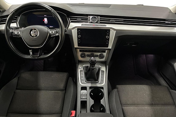 Volkswagen Passat 12 of 30