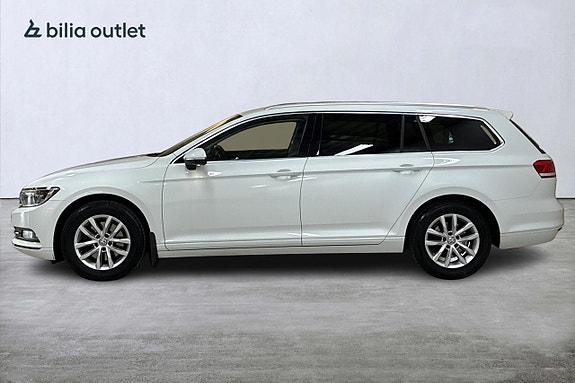 Volkswagen Passat 9 of 30