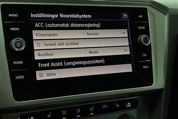 Volkswagen Passat 25 of 30