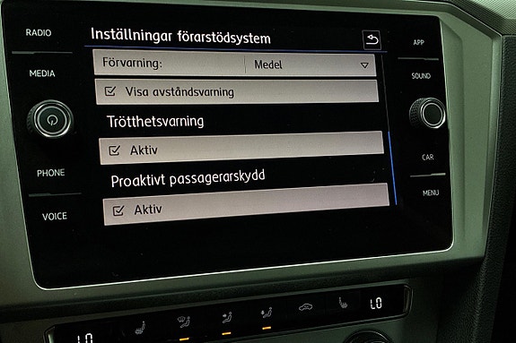 Volkswagen Passat 24 of 30