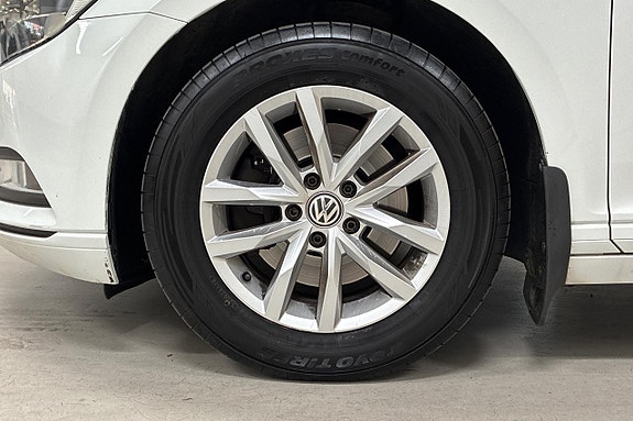 Volkswagen Passat 11 of 30