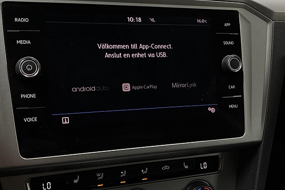 Volkswagen Passat 19 of 30