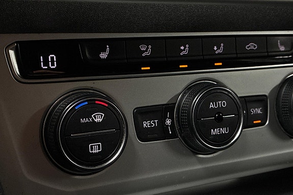 Volkswagen Passat 27 of 30