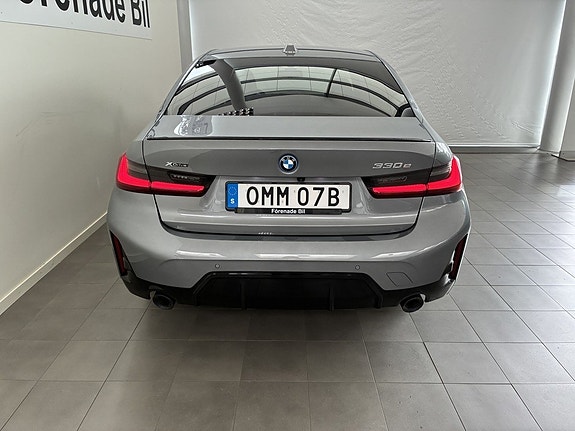 BMW 330e 11 of 13