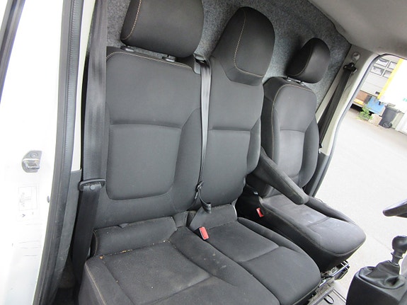 Renault Trafic 11 of 14