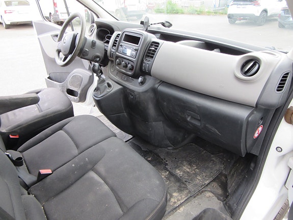 Renault Trafic 10 of 14
