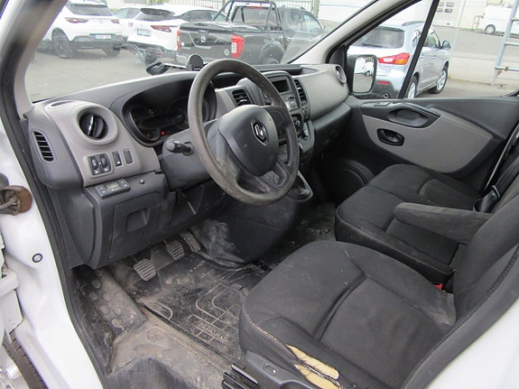 Renault Trafic 9 of 14