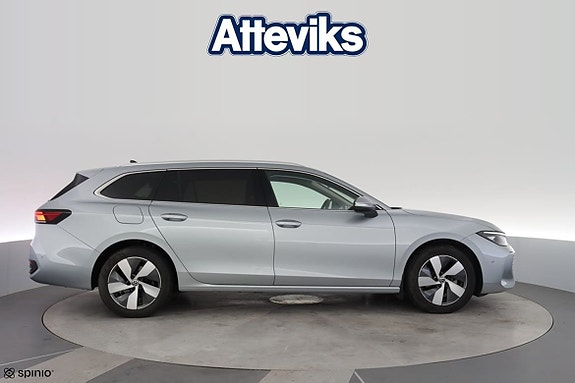 Volkswagen Passat 2 of 22