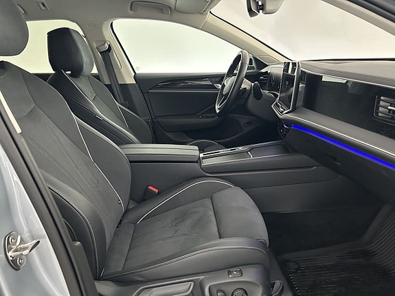 Volkswagen Passat 18 of 22