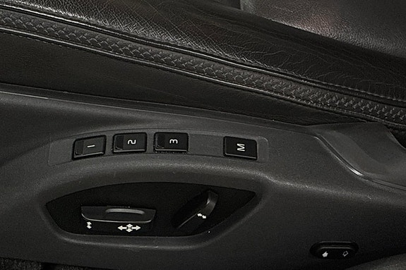 Volvo XC70 27 of 30